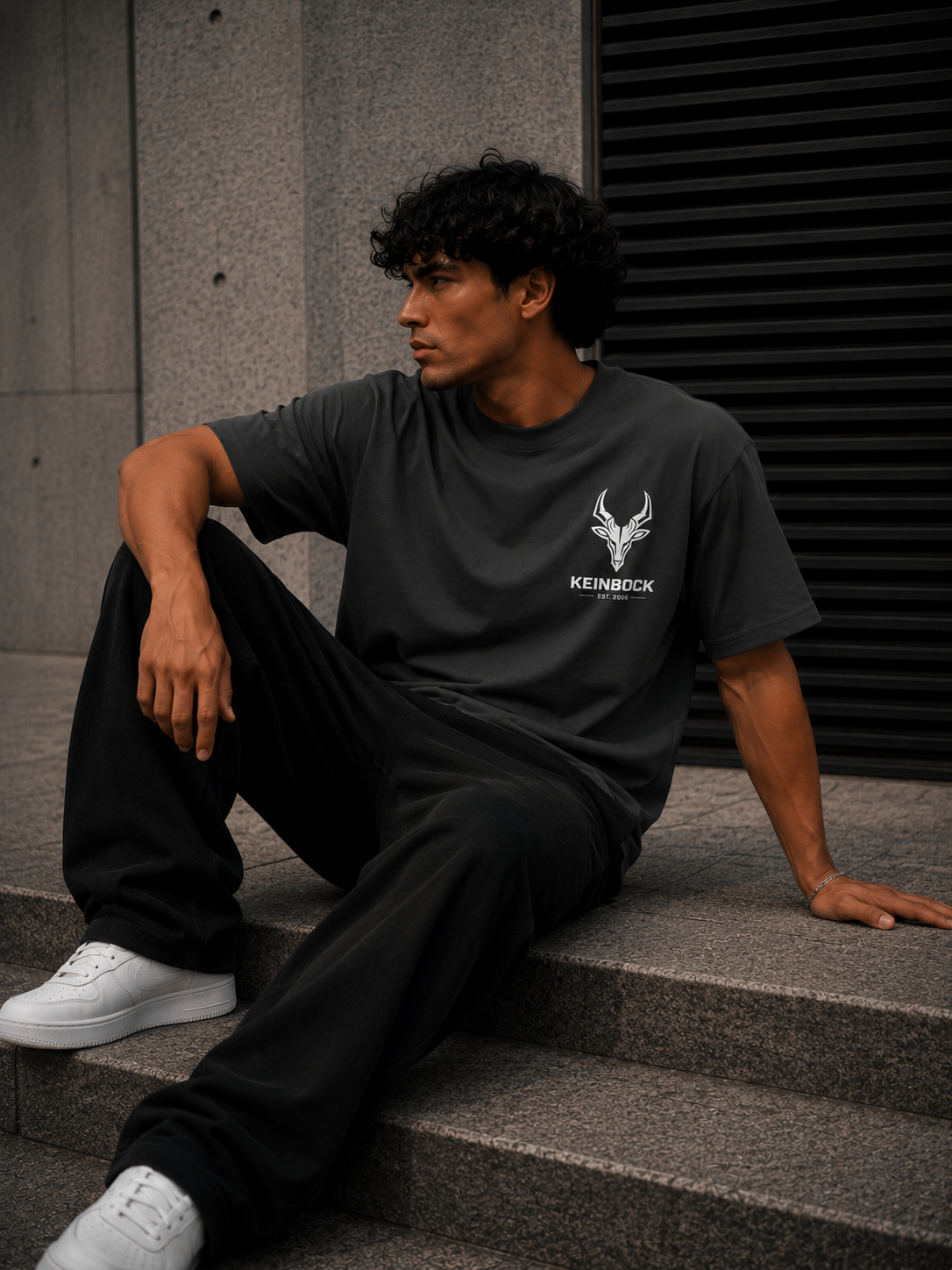 SIGNATURE TEE